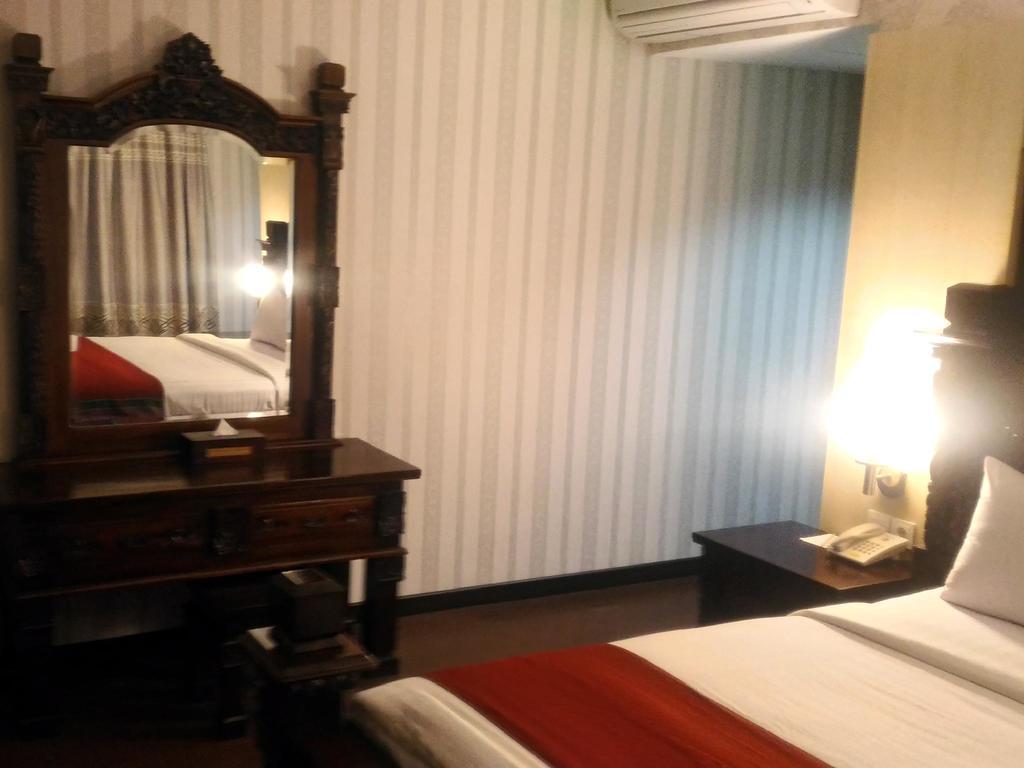 Grand Puri Saron Yogyakarta Hotell Eksteriør bilde