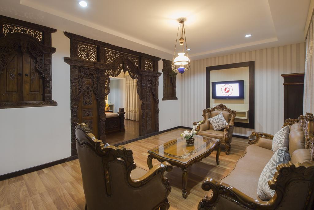 Grand Puri Saron Yogyakarta Hotell Eksteriør bilde