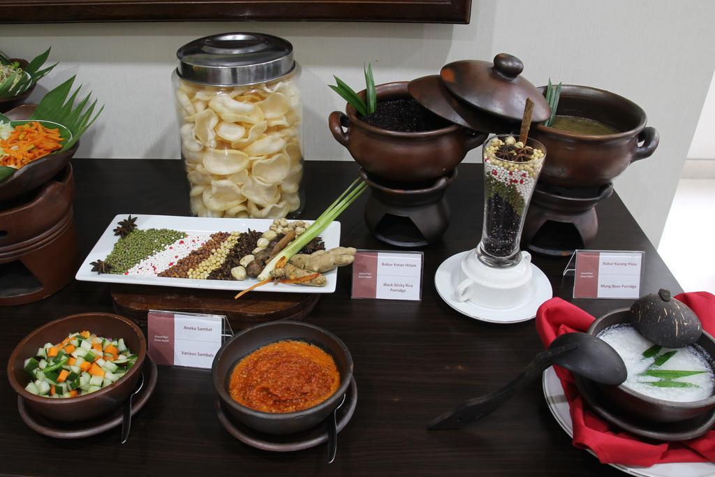 Grand Puri Saron Yogyakarta Hotell Eksteriør bilde
